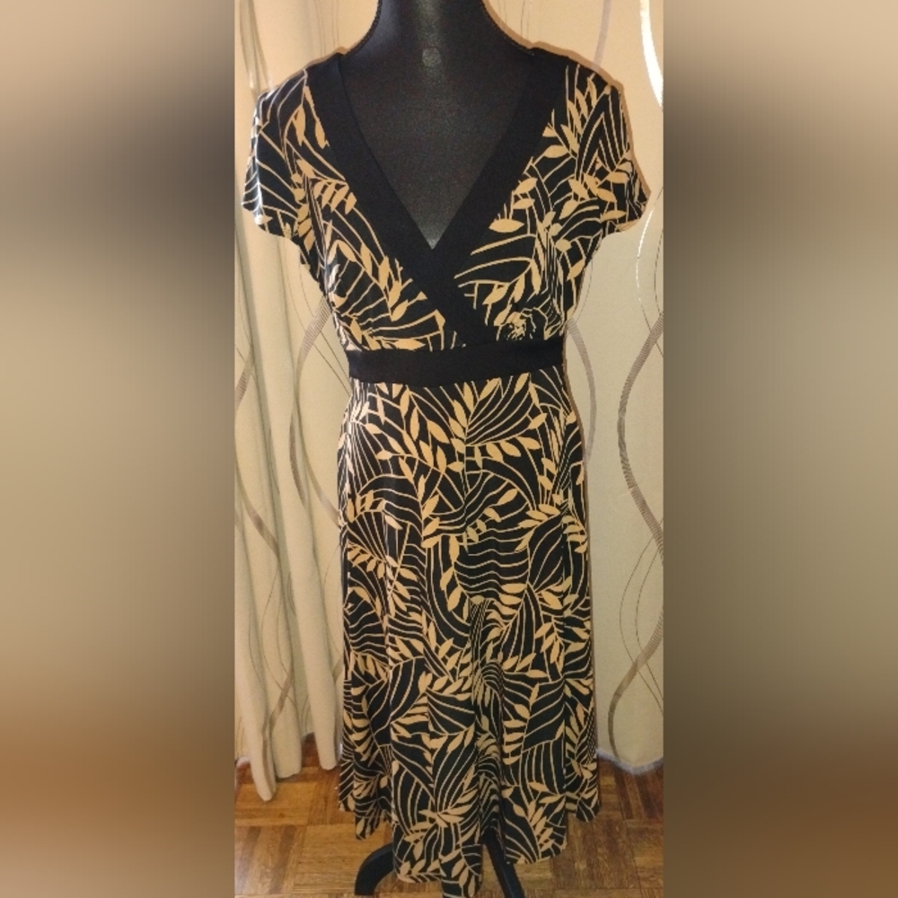 DresBarn Elegant Black and Tan Patterned Tie Back Dress